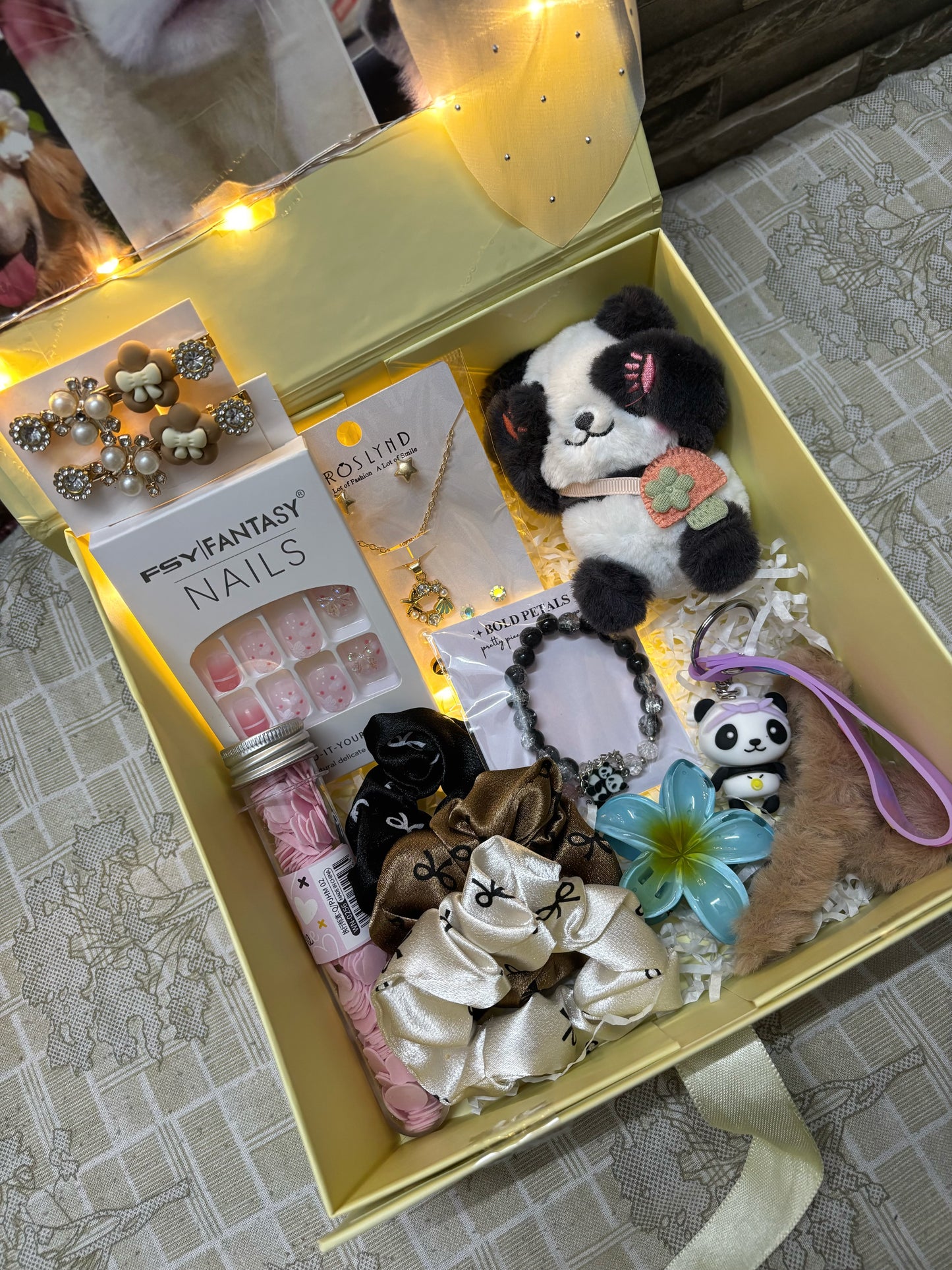 Panda hamper