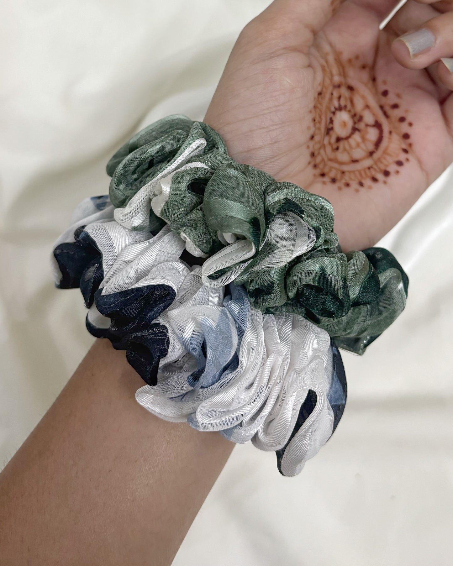 Ruffled scrunchie (set of 2)