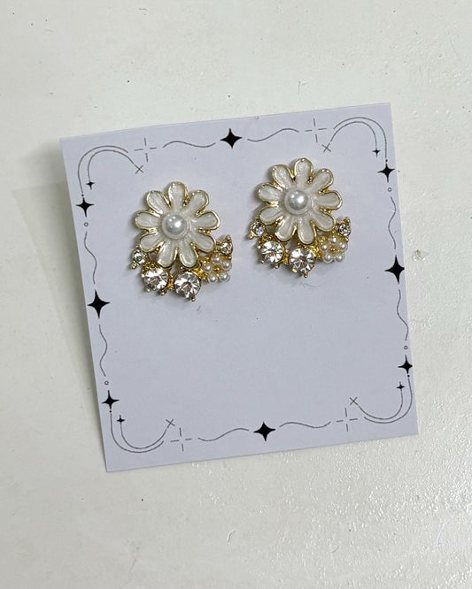 Daisy diamond studs