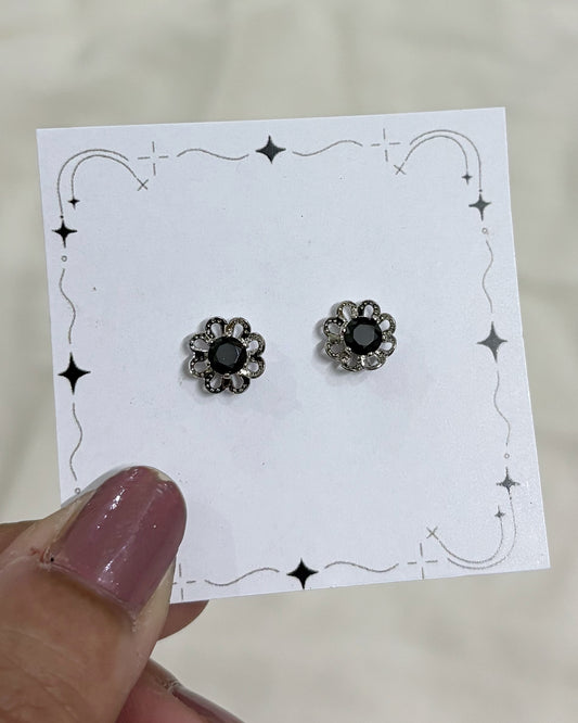 Flower studs (black)