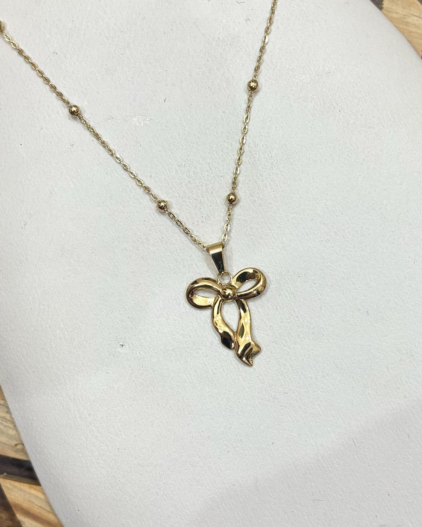 Bow pendant