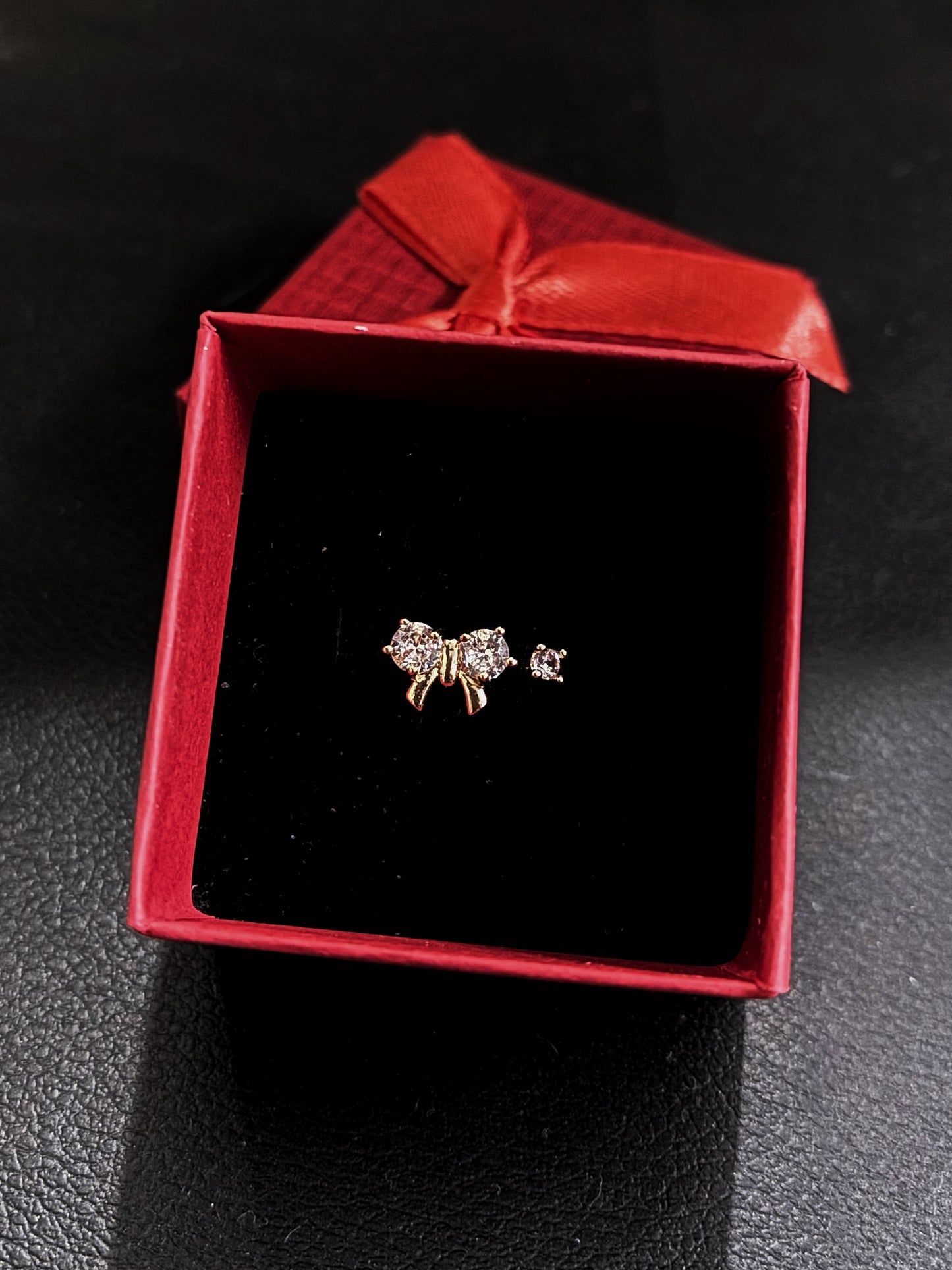 Diamond bow ring with box