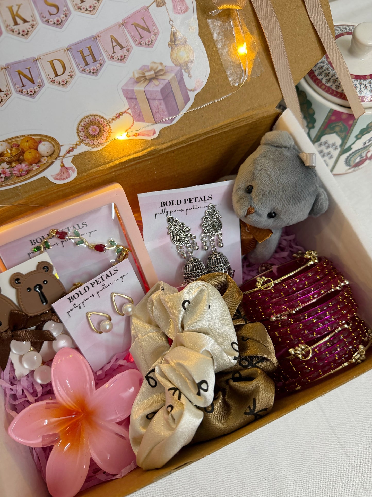 Sister hamper