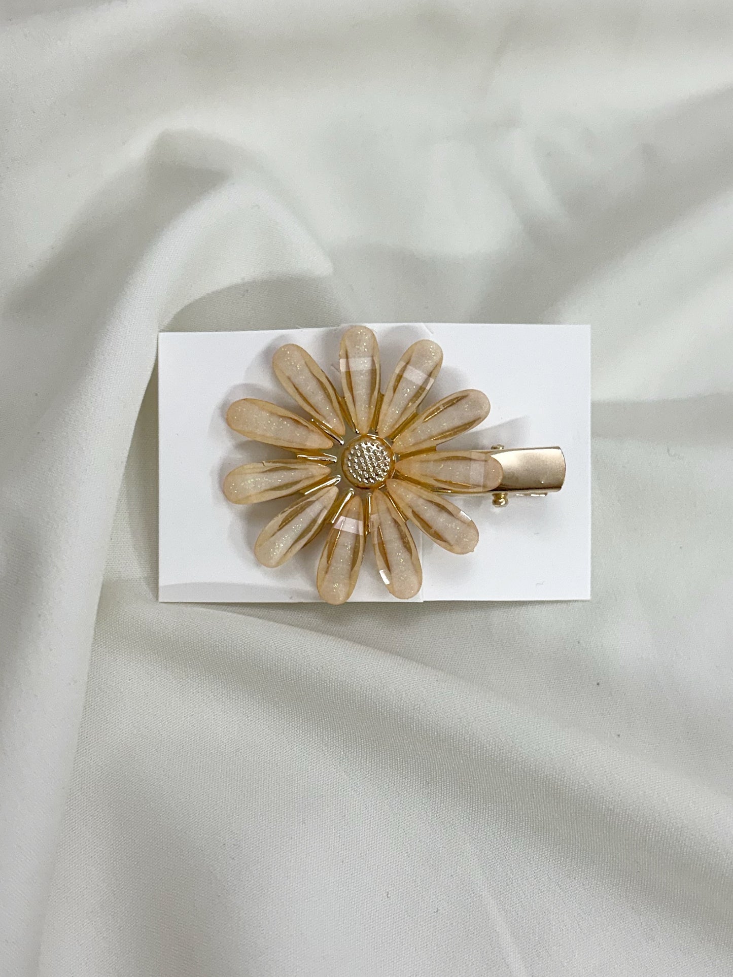 Medium daisy clip