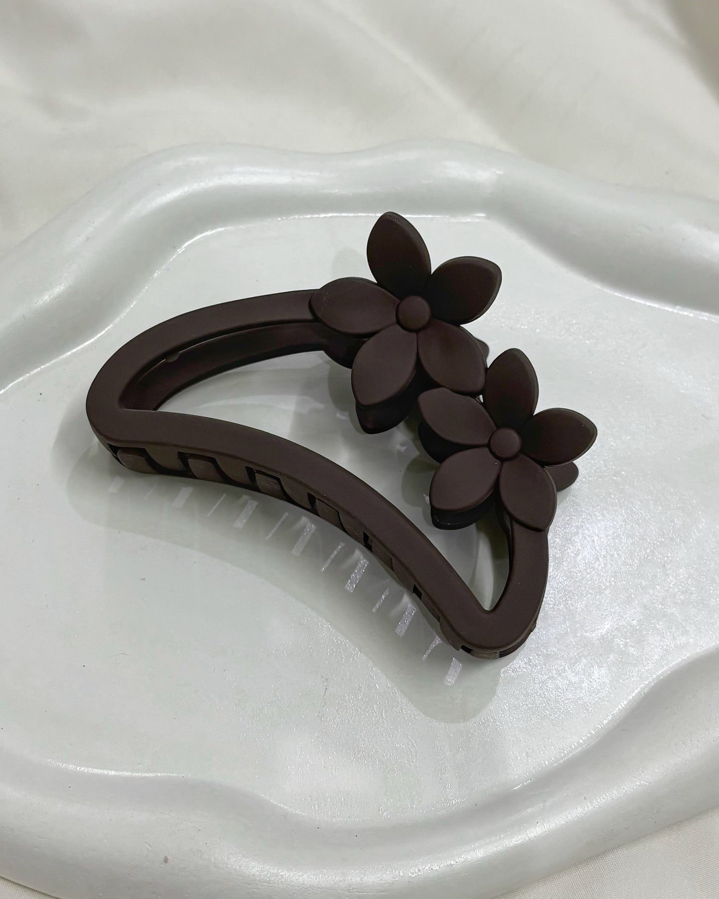Floral claw (brown)