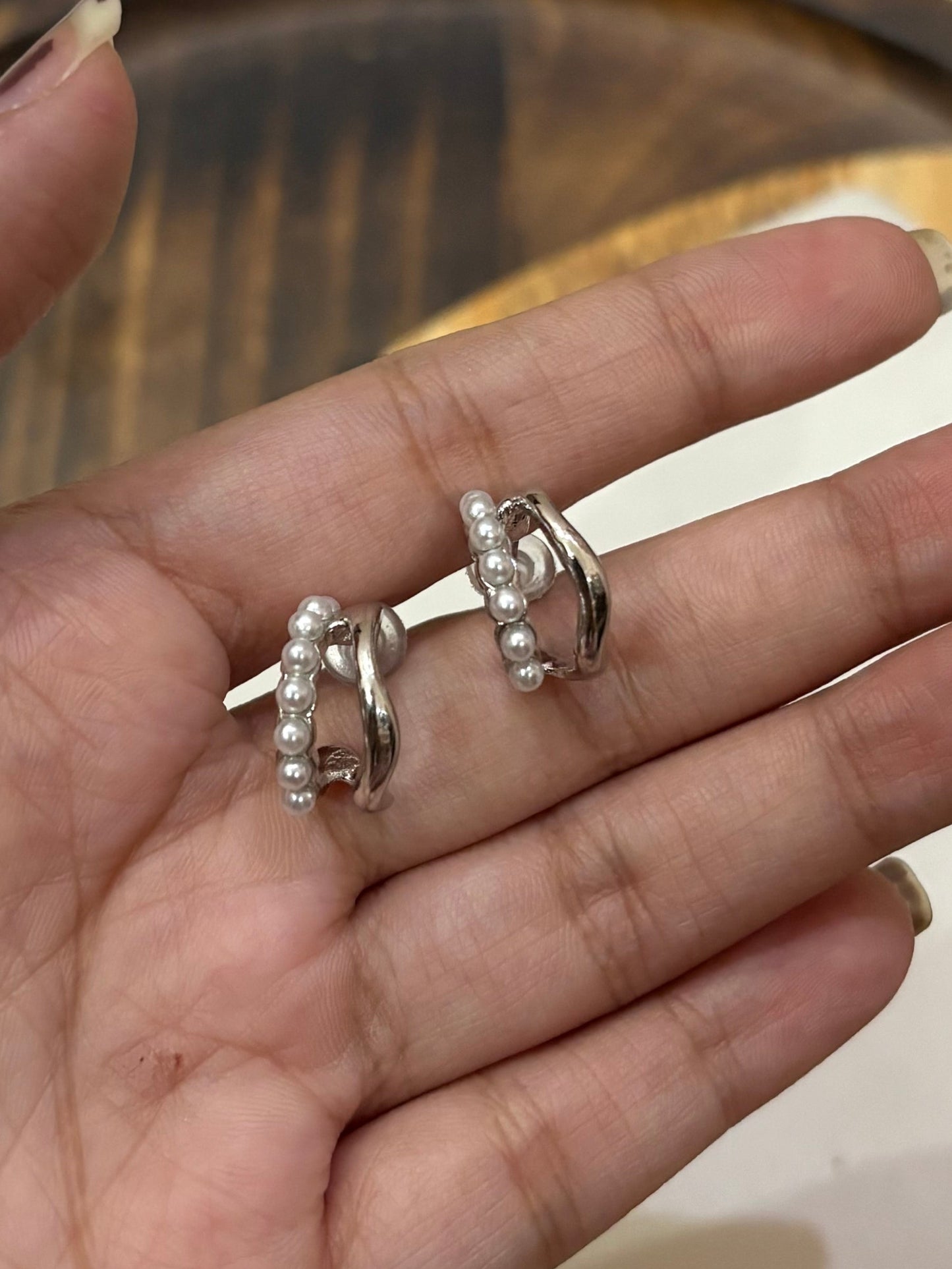 Pearl studs