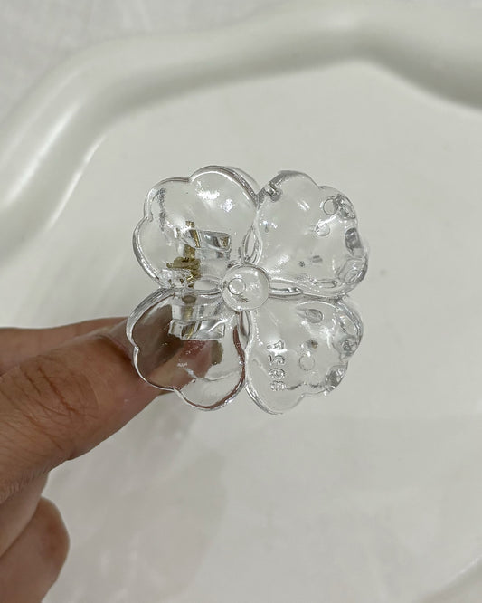 Clover claw (white)