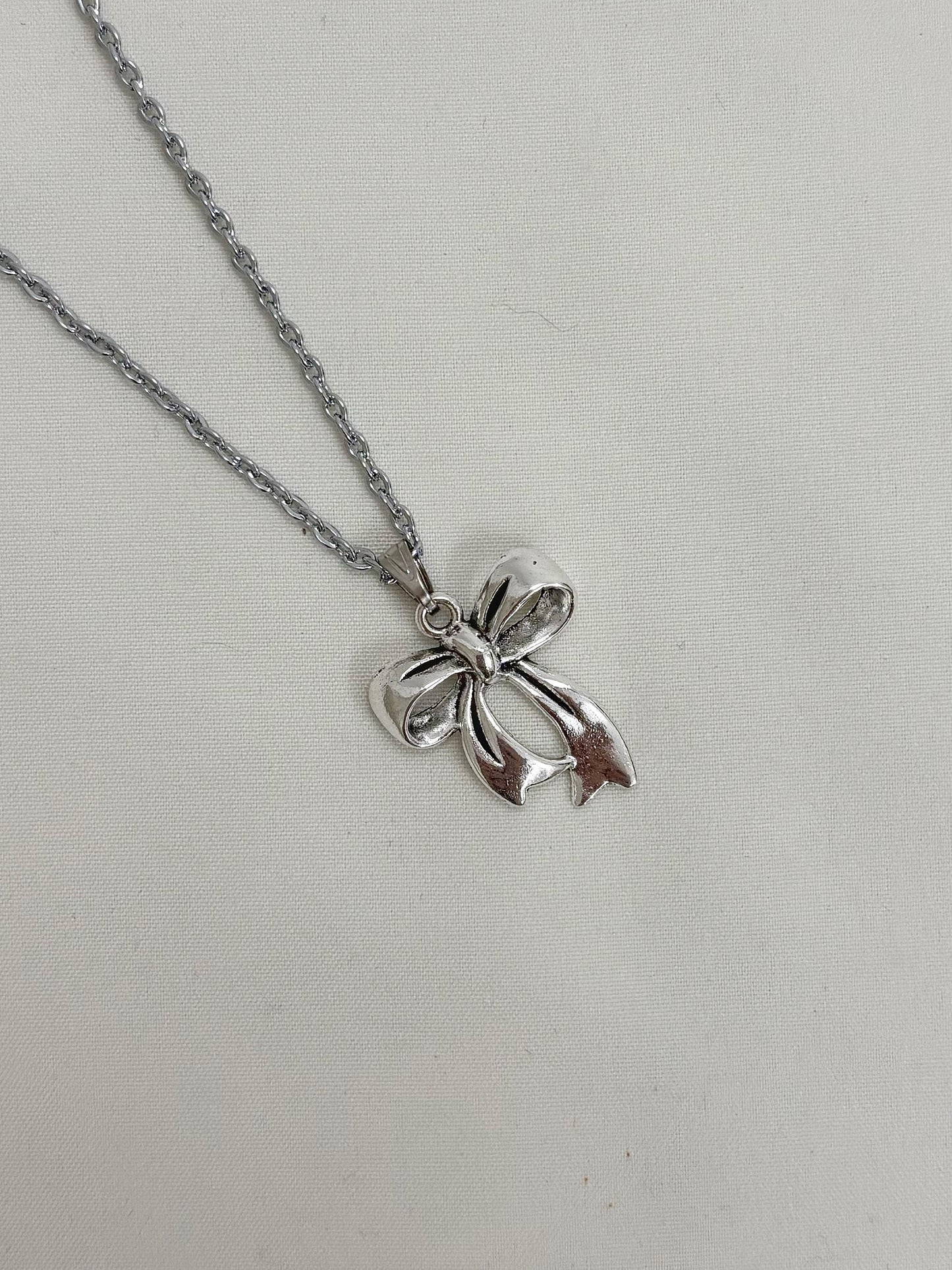 Bow pendant
