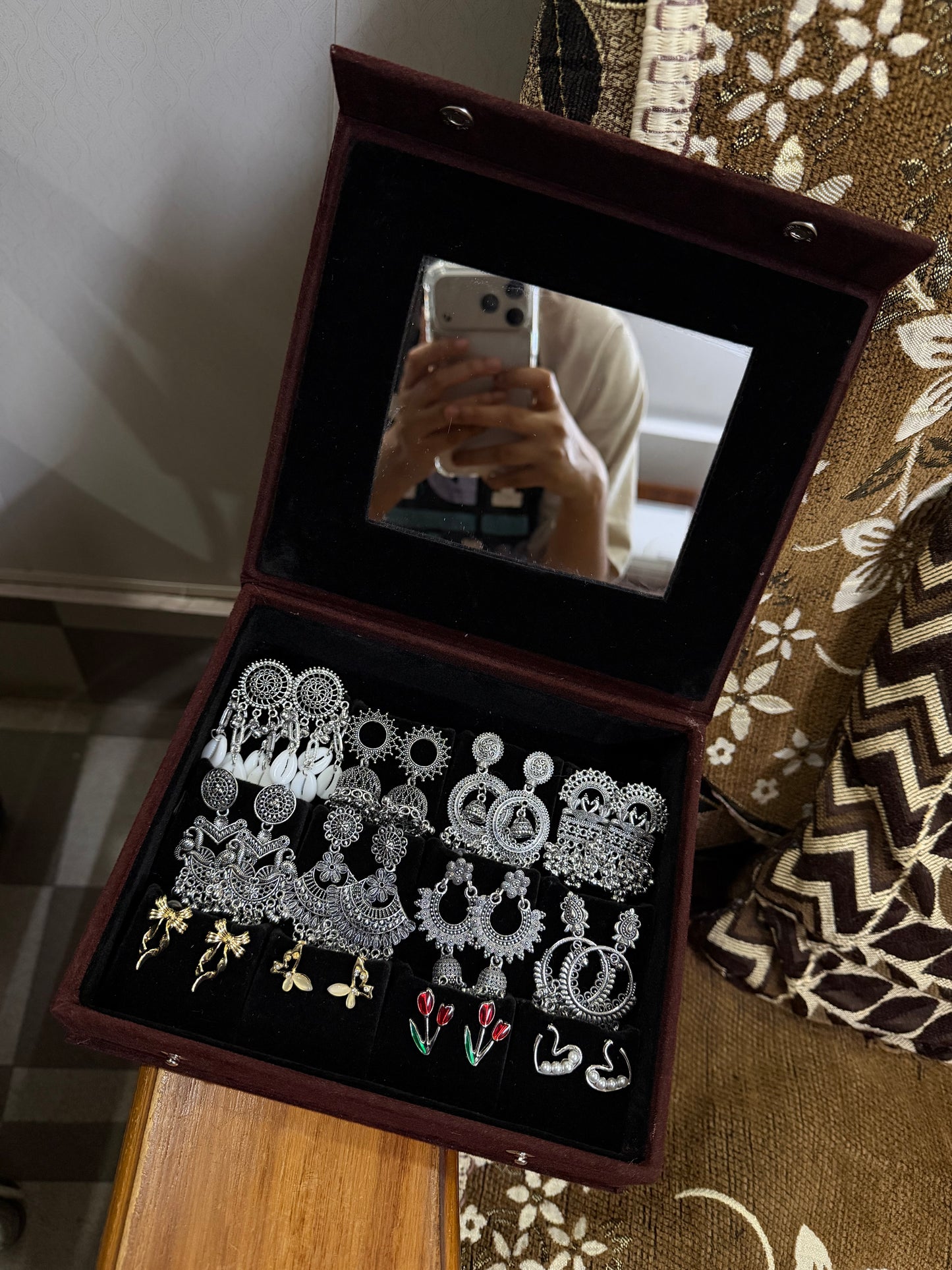 Jhumka mirror box