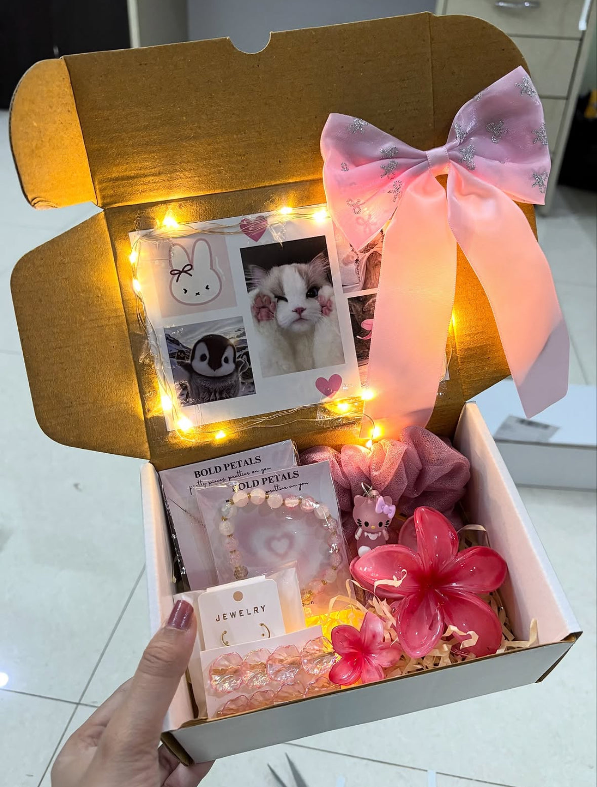 Raspberry Gift hamper – Bold Petals