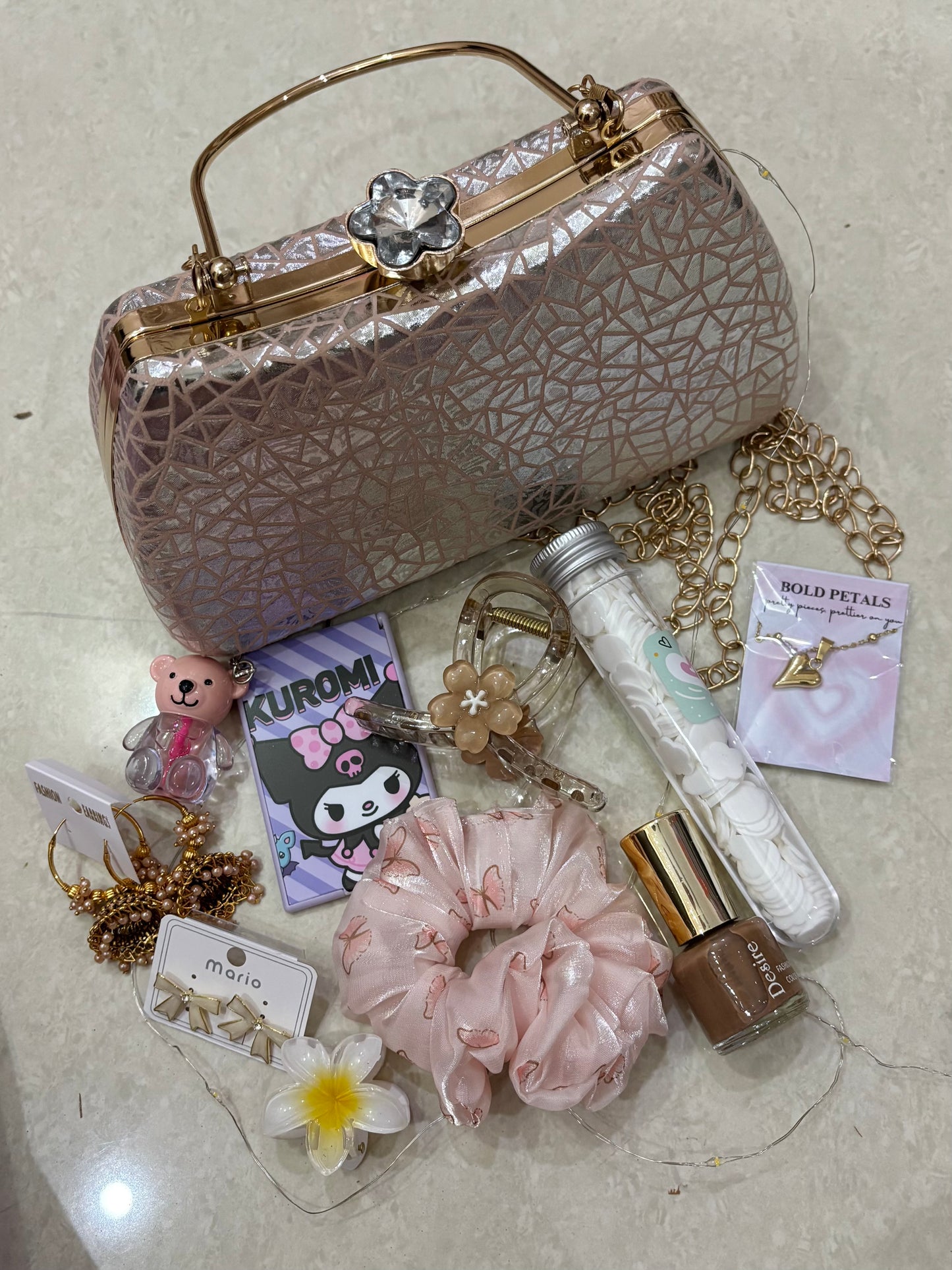 Clutch hamper