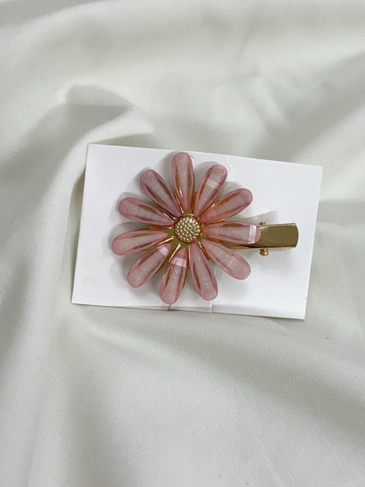 Medium daisy clip