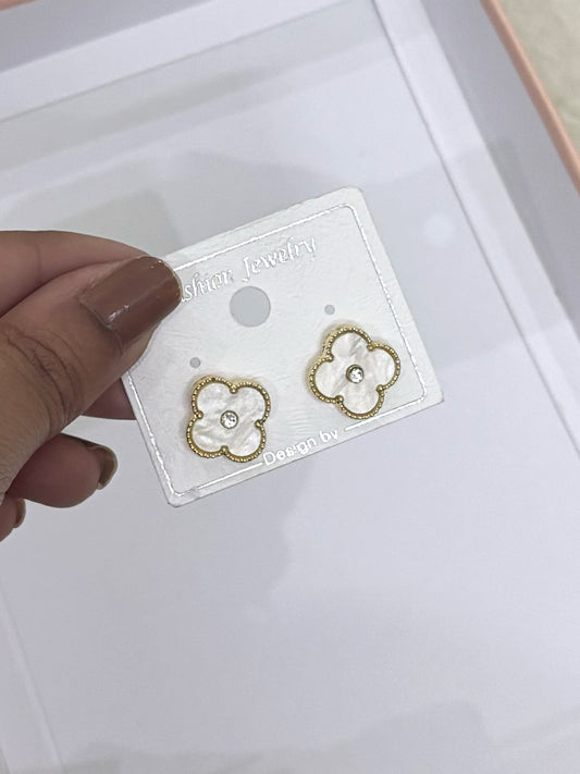 Clover studs