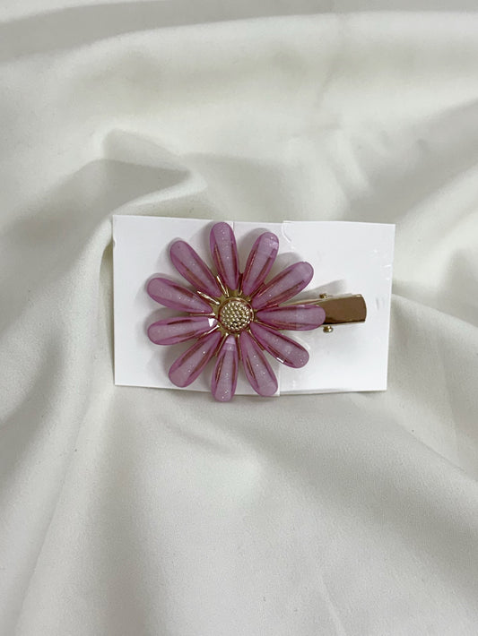 Medium daisy clip