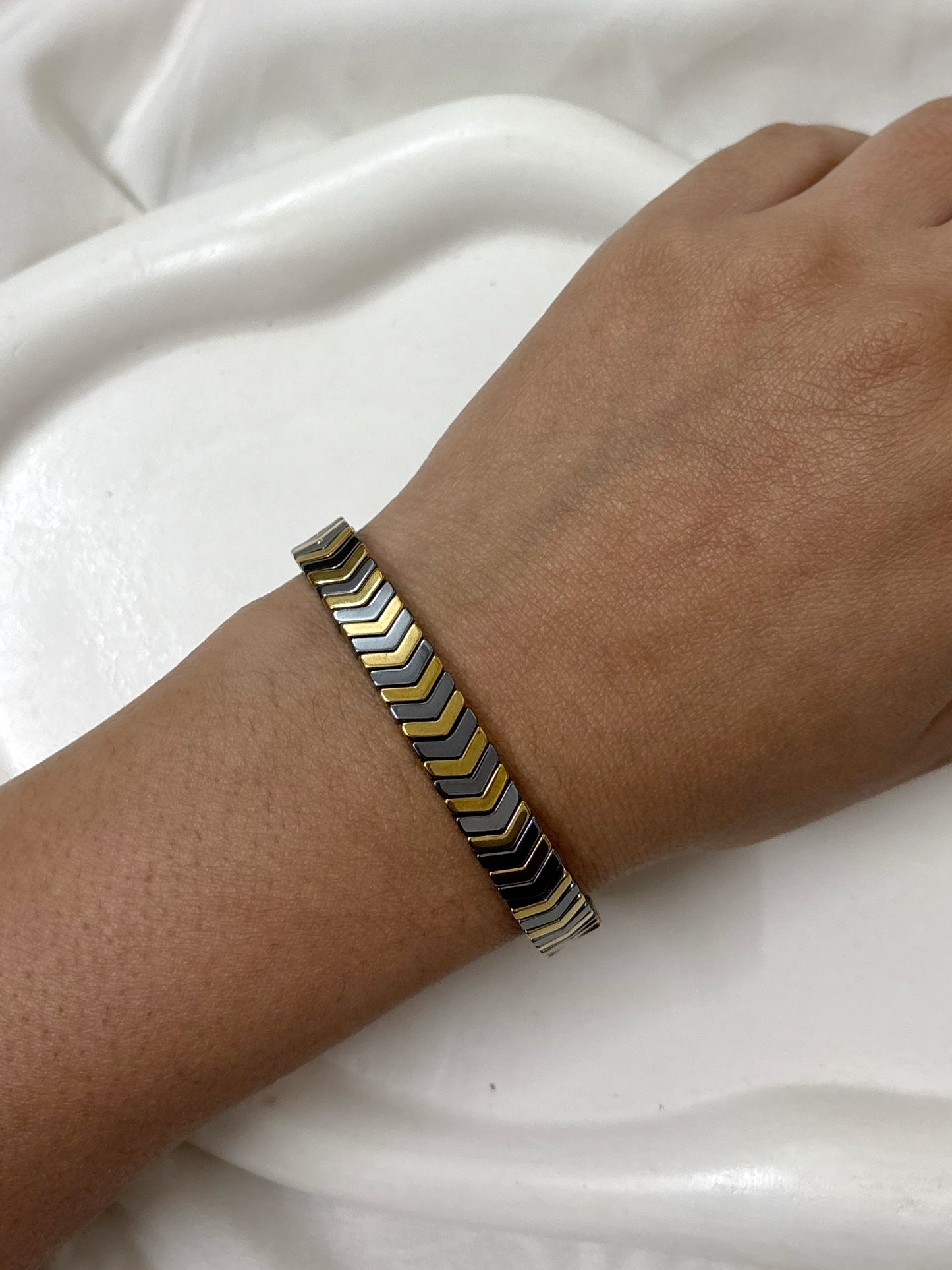 Metallic bracelet