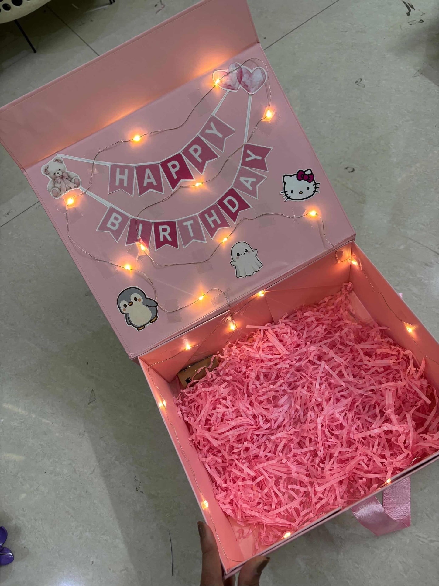 Luxury gift box with lights (add products worth 1000/- atleast because the box is big in size)