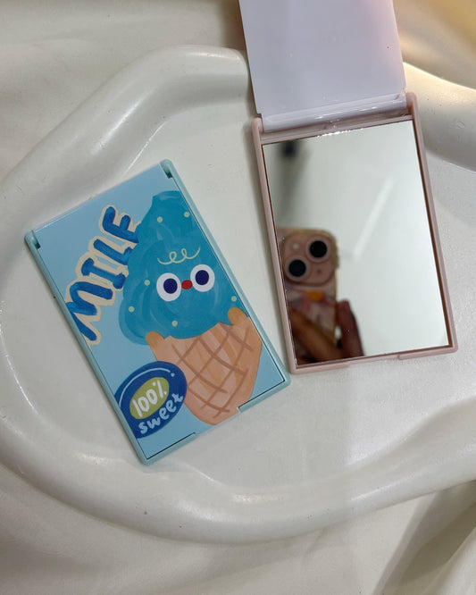 Cute pocket mirror