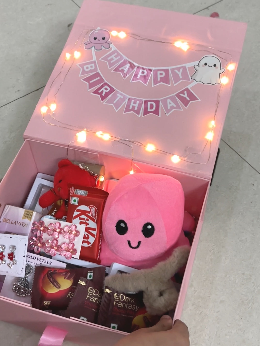 Siddhi viral hamper