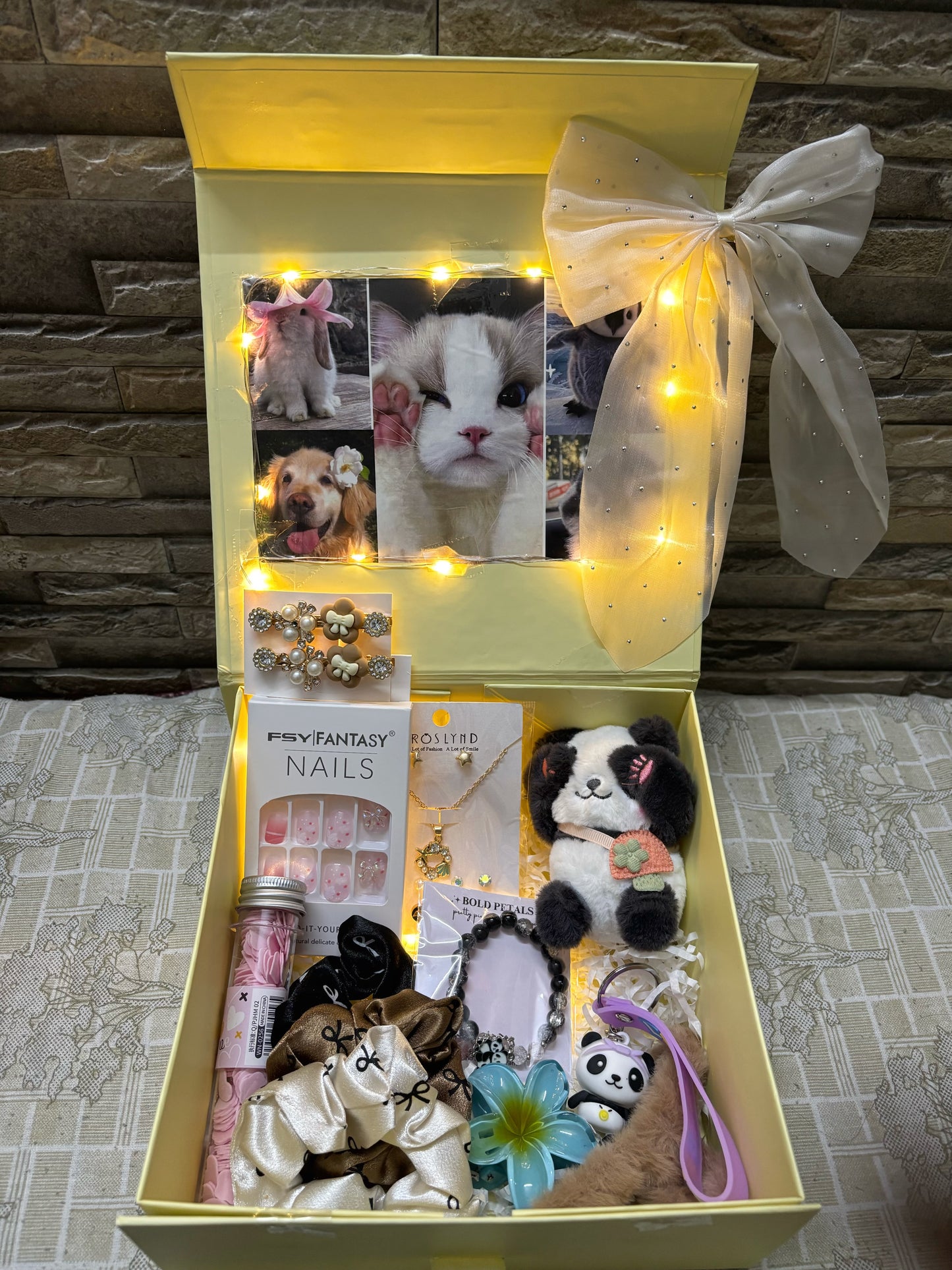Panda hamper
