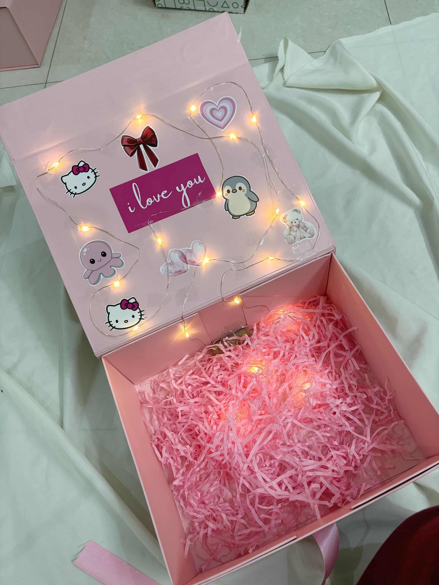 Luxury giftbox (add products worth 1000/- atleast in the box from our website)