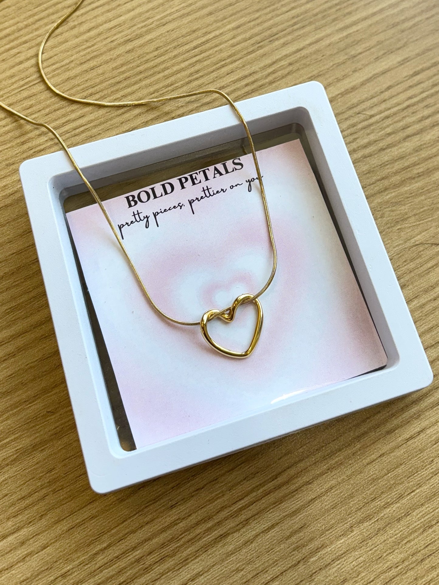 Heart knot pendant (with case)