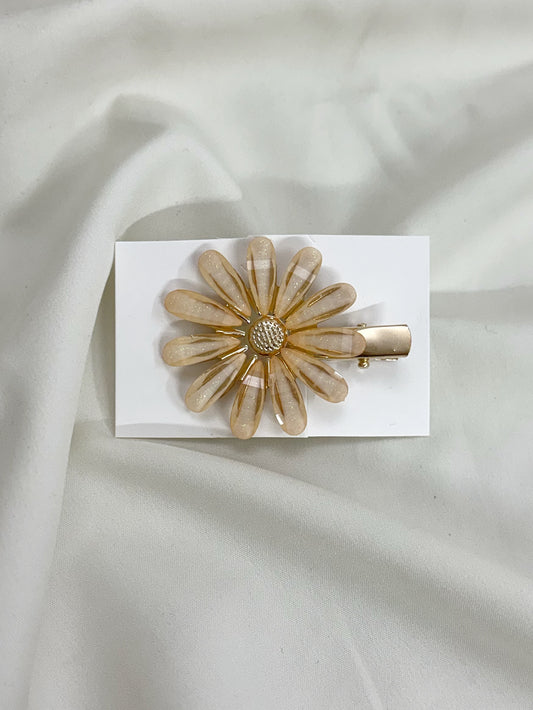 Medium daisy clip