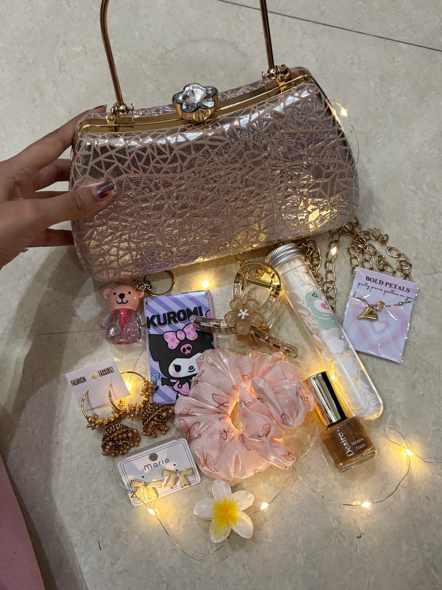 Clutch hamper