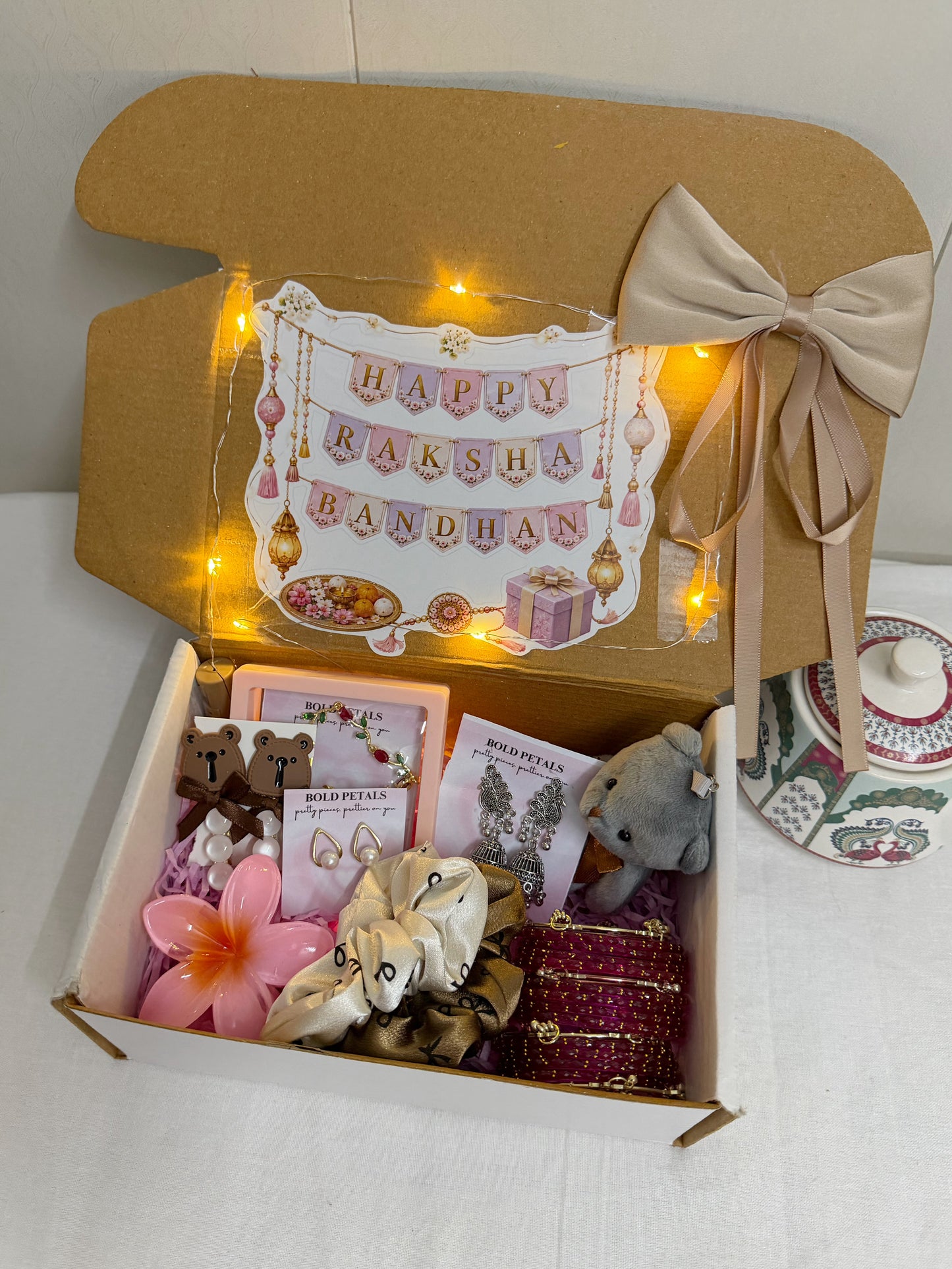 Sister hamper