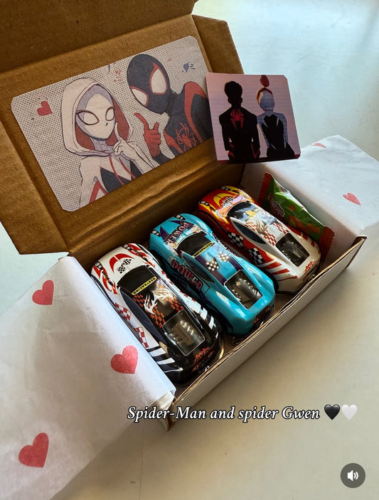 Spider and Gwen car keychain combo