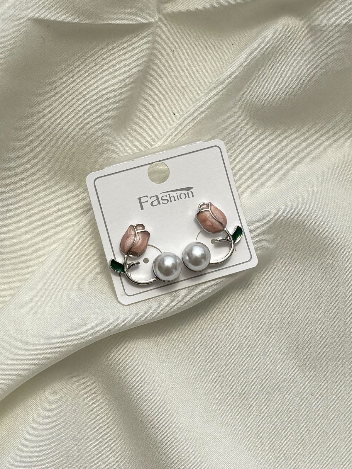 tulip pearl earrings